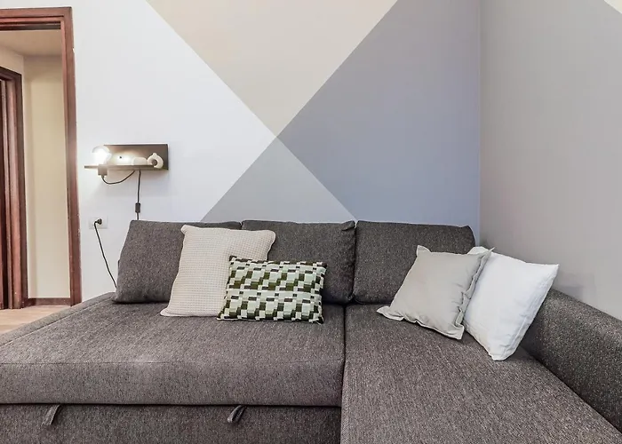 Stunning View Lakeside Apartment - Larihome A11
